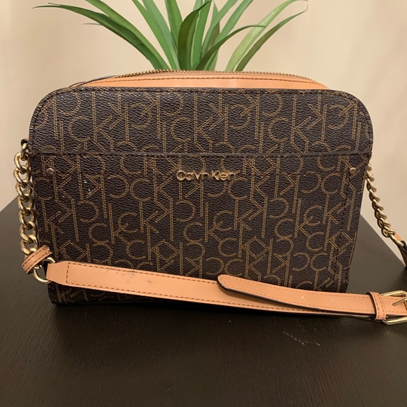 Calvin Klein Cross Shoulder Bag - Picture 2 of 6